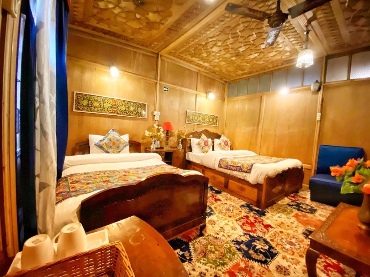 Bed and Breakfast Lake Victoria Houseboats Srīnagar Exterior foto