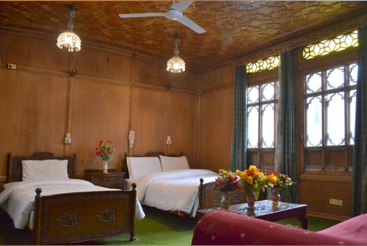 Bed and Breakfast Lake Victoria Houseboats Srīnagar Exterior foto